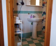 Bathroom with direct access from bedroom